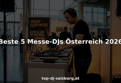 Ein DJ legt auf der Messe in Österreich an seinem Mischpult auf.