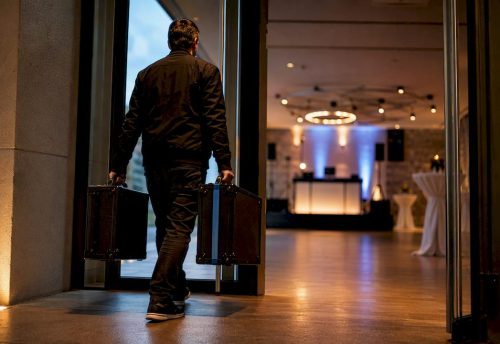 Ersatz-DJ trifft am Veranstaltungsort in Salzburg ein